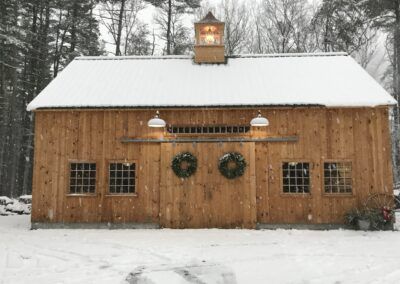 One & A Half-Story Country Barn 22'-24'-26' - Country Carpenters Club Interior, Interior Farmhouse, Healing Nature, Backyard Barn, Post And Beam Barn, Living Pool, Barn Kits, Barn Shop, Small Barn