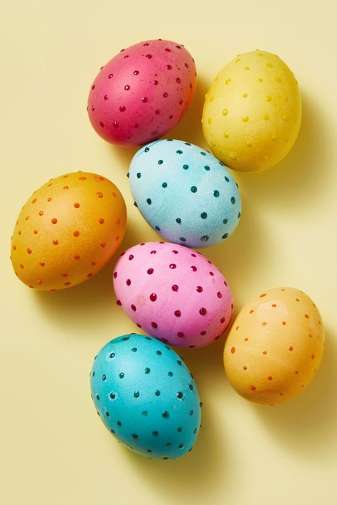 Polka-Dot Eggsgoodhousemag Simple Easter Egg Designs, Harry Styles Imagine, Hula Hop, Creative Easter Eggs, Easter Egg Dye, Painted Rocks Kids, Easter Egg Designs, Easter Egg Crafts, Easter Egg Painting