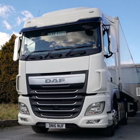 DAF Trucks UK 🇬🇧 (@DAFTrucksUK) / Twitter Truk Derek, Truck Drivers Usa, Daf Truck, Amg C63, Daf Xf, Volvo Semi Trucks, Automotive Marketing, Sale Promotion, Truck Driver