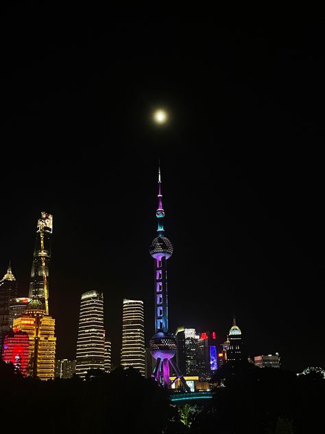 Shanghai Night, Shanghai Skyline, Hawaii Wall Art, The Bund, City Vibes, Pretty Landscapes, City Vibe, Futuristic City, Shanghai China