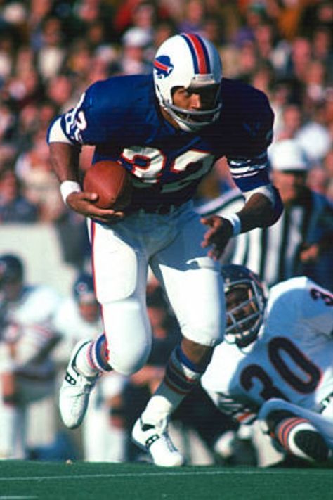 Oj Simpson Football, Nfl Highlights, Nfl Football 49ers, Oj Simpson, Nfl Football Pictures, Buffalo Bills Football, Running Bag, Bills Football, Football Images