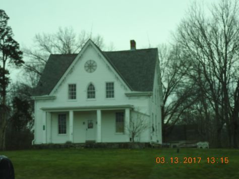 Gothic Farmhouse Aesthetic, Southern Gothic Farmhouse, Midwestern Gothic House, Midwestern Gothic Aesthetic, Farm Gothic Aesthetic, Suburban Gothic Aesthetic, Creepy Farmhouse Aesthetic, Southern Gothic House, Southern Gothic Farm Aesthetic