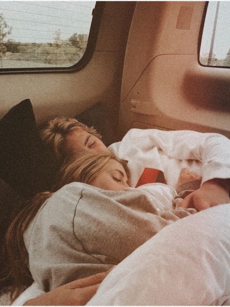 𝚌𝚘𝚞𝚙𝚕𝚎 𝚘𝚗 𝚛𝚘𝚊𝚍 𝚝𝚛𝚒𝚙 Ways To Sit On Someones Lap, Couples Asleep, Cute Couple Sleeping, Couples Sleeping Together, Cuddle Pictures, Couple Sleeping, Cute Couples Cuddling, Reach For The Stars