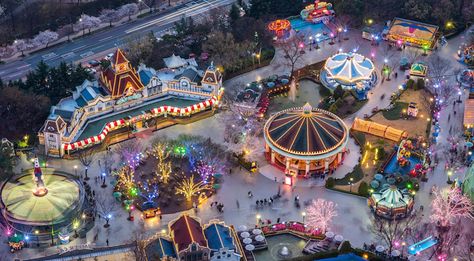 12 South Korea Theme Parks & Amusement Parks Worth Visiting Korea Tourism, Water Playground, Lotte World, Dubai Real Estate, Park Pictures, Jeju Island, World Images, Korea Travel, Theme Parks