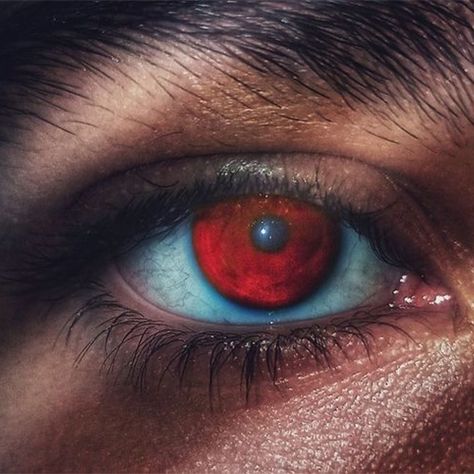 A male model with dark red eyes. Cregan Stark, Vampire Eyes, Male Vampire, Iris Eye, The Boogeyman, Male Eyes, Black Person, Aesthetic Eyes, Fantasy Aesthetic