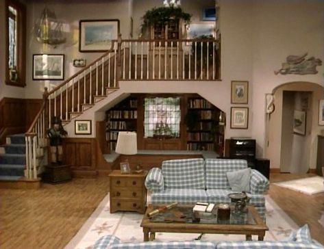 living room set in un-aired pilot of "Full House" Living Room 90s, Chocolate Living Rooms, 80s Living Room, 90s Living Room, 1980s House, 1980s Interior, 90s Room, 90s Interior, 90s House