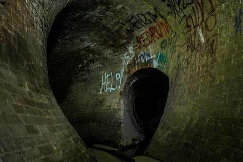 Help!.. Brisbane Darkie Sewer Aesthetic, It Aesthetic, Apocalypse Aesthetic, Weirdcore Aesthetic, Creepy Core, Retro Horror, Dark Places, A Pic, Scary Movies