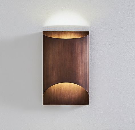 This wall lighting fixture consists of metal structure with no visible light source from any angle. This clean simple design allows for a modern look with a warm classic glow illuminating the wall or ceiling from either opening of its body. It is offered in glossy inox steel, brushed bronze and white varnished finishes. Wall Uplighters, Dining Room Lighting Chandeliers, Venetian Glass Mirror, Mirror Dining Room, Adjustable Wall Lamp, Traditional Wall Sconces, Lantern Floor Lamp, Mirrored Sideboard, Recessed Spotlights