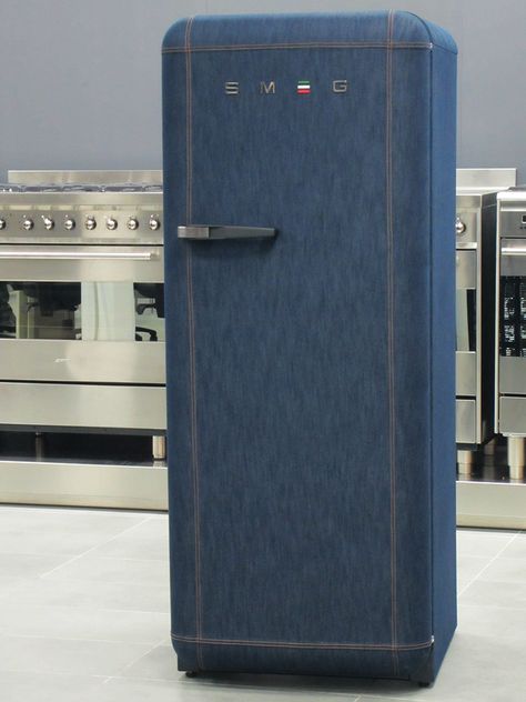 Denim-covered fridge from SMEG in a liimited edition of 500. Denim Sofa, Denim Furniture, Blue Jeans Crafts, Denim Decor, Denim Projects, Denim Ideas, Upcycle Jeans, Denim Crafts, Diy Cleaners