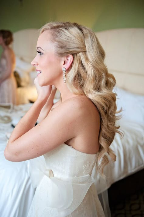 We Heart Half-Up, Half-Down Wedding Dos. #weddings #hair #bridal #halfuphalfdown Bridal Hair Half Up Half Down, Wedding Hairstyles For Women, Bridal Hair Half Up, Side Curls, Wedding Hair Side, Wedding Hairstyles Bride, Wedding Hair Ideas, Wedding Hairstyles Half Up Half Down, Wedding Hair Down