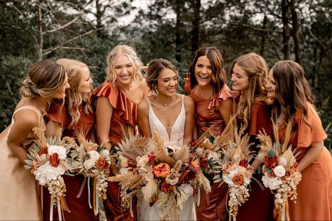 Boho Wedding Bouquet Burnt Orange, Fresh And Dried Wedding Bouquet, Rustic Boho Bridesmaid Bouquet, Boho Wedding Flowers Bridesmaids, Burnt Orange Pampas Wedding, Bridesmaids Flower Bouquet Fall, Fall Bouquet Bridesmaid, Boho Rustic Flower Arrangements, Fall Wedding Bridesmaids Bouquets