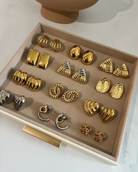 Can we just take a moment to appreciate all these beauties? 🥰 Statement earrings are so in love and we are here for Minimalist Accessories Jewellery, Afro Jewelry, Jewelry Earings, Styling Jewelry, Dope Jewelry Accessories, Jewelry Product Shots, Minimalist Accessories, Brand Accessories, Earring Box