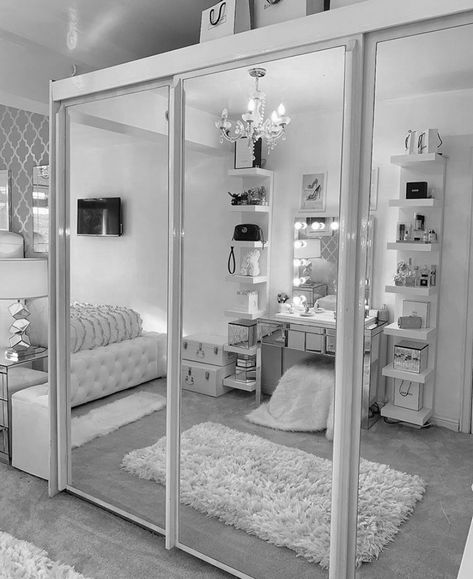 Room Ideas With White Furniture, Bedroom Decor Grey, Chavvy Room, Room Ideas Grey, Chavvy Bedroom, Luxury Dorm Room, Silver Bedroom, Dream Bedroom Inspiration, White Room Decor