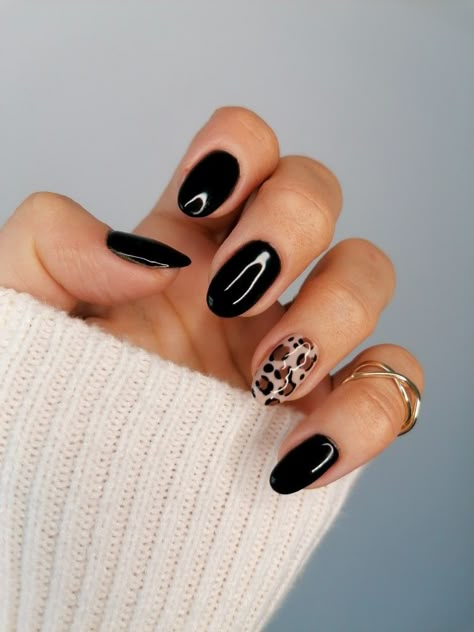 Leopard Print And Black Nails, Black Leopard Nail Designs, Leopard And Black Nails, Black Nails With Leopard Design, Black And Leopard Print Nails, Shelak Nails, Black Nails With Cheetah Print, Cheetah Nails Black, Black And Cheetah Nails