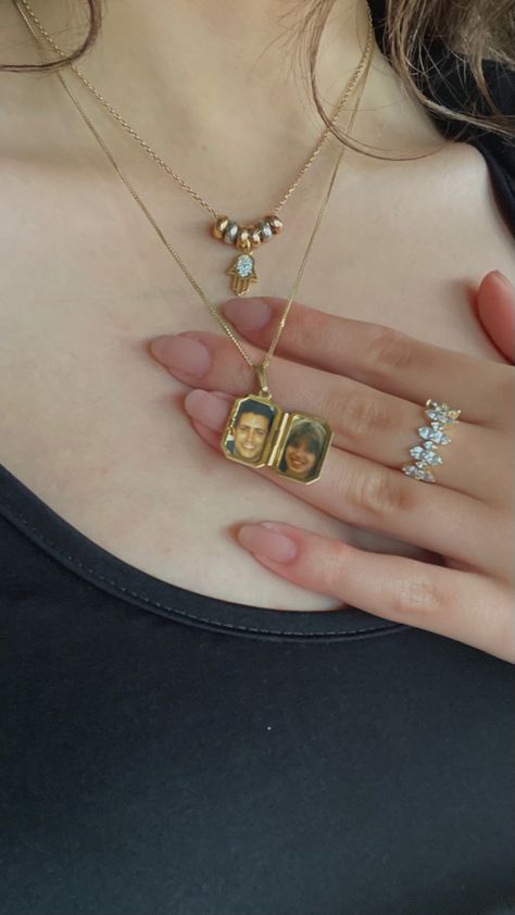 Gold Locket Necklace Aesthetic, Ring Necklace Aesthetic, Nickles Jewelry, Locket Necklace Aesthetic, Initial Necklace Aesthetic, Necklace Aesthetic Gold, Locket Aesthetic, Gold Necklace Aesthetic, Necklace Aesthetic