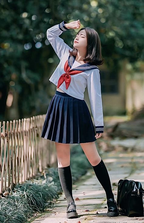 Seifuku Photoshoot, Japanese Poses, Japan School Uniform, Girls Fasion, Fancy Fits, Female Pose Reference, Body Reference Poses, Historical Dresses, Pose Reference Photo