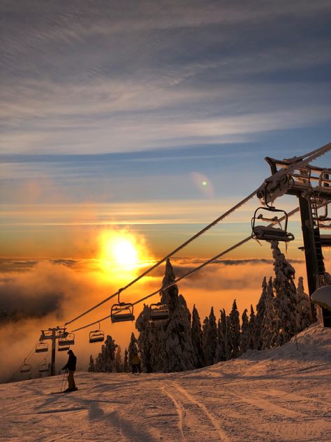 ski seasooon 🎿 Snowboarding Wallpaper, Grouse Mountain Vancouver, Snowboard Aesthetic, Ski Trip Aesthetic, Snowboarding Aesthetic, Freeride Ski, Skiing Aesthetic, Ski Aesthetic, Grouse Mountain