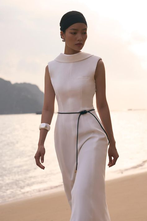 Featuring a sleeveless design and a beautiful crepe fabric, this midi dress is an elegant choice for any occasion. Feel sophisticated and stylish! Length: 119cm/121cm/123cm (S/M/L)Material: Crepe (White), Wool (Golden Sand) Simple Long Dress, Minimal Dress, Classic Belt, Crepe Midi Dress, Mean Blvd, Haute Couture Dresses, Crepe Dress, Professional Outfits, Office Lady