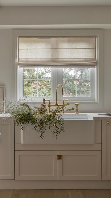 Roman Blinds Kitchen, Roman Shades Kitchen, Unlaquered Brass, Contemporary Window Treatments, Contemporary Window, Linen Roman Shades, Classic Window, Pantry Remodel, Beige Kitchen