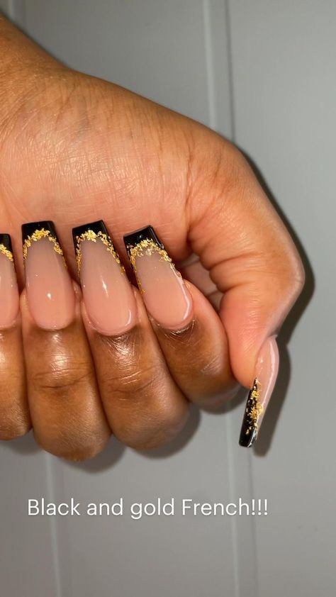 Graduation Nails Gold, Acrylic Nails Graduation, Gold Nails French, Graduation Nails Ideas, Black Prom Nails, Nails Graduation, Black Gold Nails, Gold Acrylic Nails, Gold Nail Designs