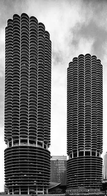 Paul Harnden, Marina City, Architecture Art Nouveau, Architecture Cool, Brutalism Architecture, Louis Kahn, Unusual Buildings, Chicago Architecture, Brutalist Architecture