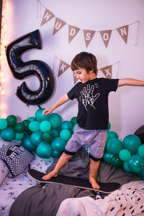 Hi Five Birthday Shirt Hi Five Birthday, Photoshoot Ideas Boys, Birthday Photoshoot Ideas Boys, Boy Birthday Pictures, 5th Birthday Boys, Hi Five, 5th Birthday Party Ideas, Birthday Photoshoot Ideas, Boy Birthday Party Themes