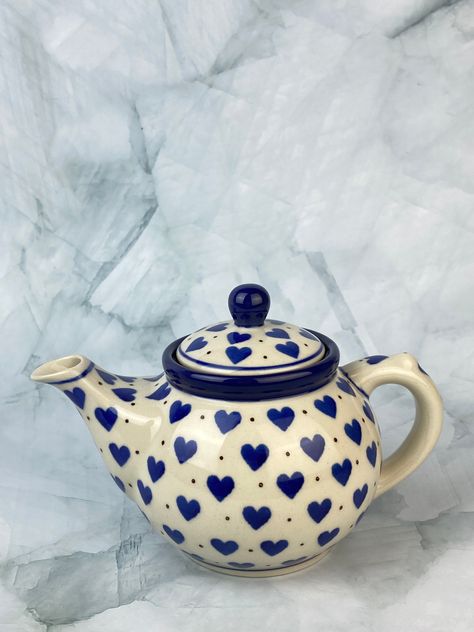 This teapot hold 13oz and stands 4.25" tall. Produced by Ceramika Artystyczna. Oven, microwave, and dishwasher safe. Painted Tea Pots Ideas, Painted Teapot Ideas, Tea Pot Ceramic Ideas, Pottery Painting Teapot, Ceramics Cup Ideas, Tea Pot Ideas, Ceramic Teapots Ideas, Ceramic Teapots Handbuilt, Pinch Pot With Lid