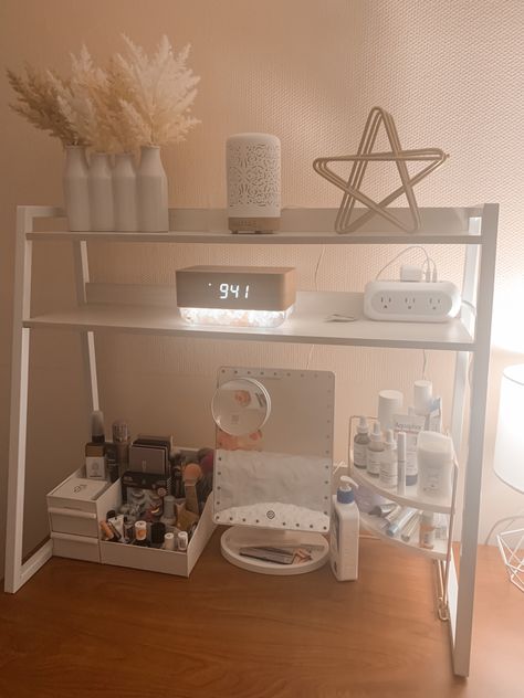 Tan And White Dorm Room, Dorm Desk Organization Aesthetic, Vanity Dorm Room, College Desk Organization Dorm, College Desk Vanity, Dorm Dresser Decor, Dorm Desk Shelves, Dorm Desk Vanity, Neutral College Dorm