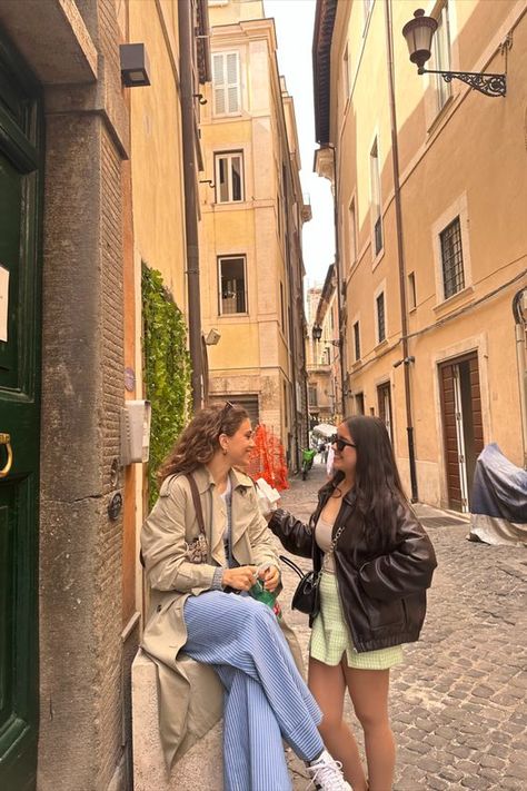 Girlstrip Italy Best Friend Pictures, Europe Trip With Best Friend, Travel With My Best Friend, Best Friend Travel Pictures, Traveling With Best Friend, Travel With Best Friend Aesthetic, Travel With Best Friend, Vacation With Friends Aesthetic, Photos With Friends Aesthetic