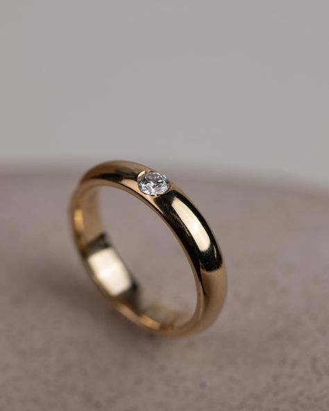 Get inspired with our sleek and stunning Ellipse Diamond Ring – the epitome of modern elegance. Crafted with 18K recycled solid gold and featuring a radiant 0.1ct lab-grown diamond, this ring exudes timeless charm that will last for life. Its rounded and polished surface adds a touch of refinement to any ensemble, whether worn solo for a statement look or stacked for added allure. #diamondring #diamondjewelry #statementpiece #labgrowndiamond Simple Stone Ring Design, Simple Stone Ring, Simple Ring Design, Modern Gold Ring, Gold Ring Design, Stone Ring Design, Rings Sapphire, Black Beads Mangalsutra, Black Beads Mangalsutra Design