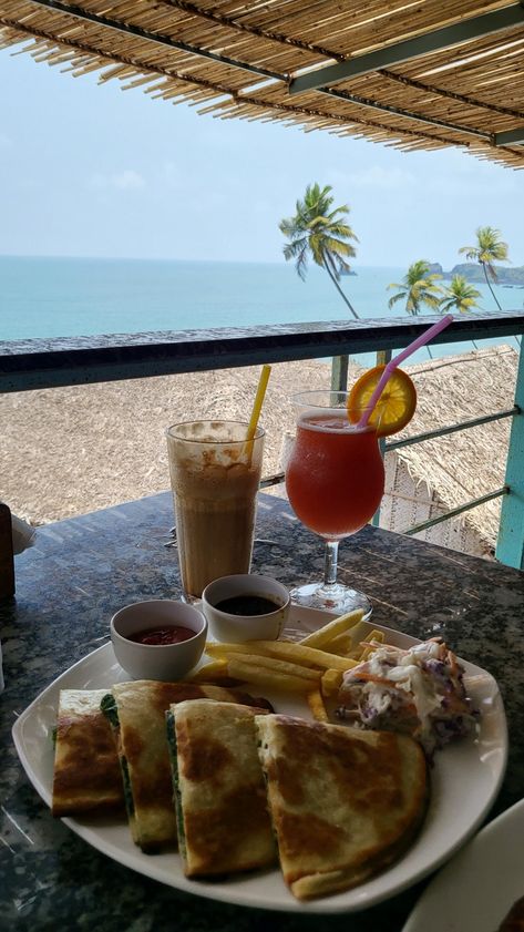 Lunch by the beach (Goa Pebble beach) Goa Food Snap, Goa Beach Snap, Goa Asthetic Picture, Goa Snapchat Stories, Goa Instagram Stories, Goa Restaurants, Goa Snaps, Goa Beaches Photography, Goa Pics