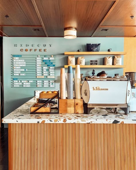 Coffee Shop Counter Design Cafe Style, Coffee Shop Ideas Design Cafe Interiors, Coffee Shop Set Up, Coffee Bar Design Coffeehouse, Moody Coffee Shop Aesthetic, Cafe Decoration Ideas Coffee Shop, Artsy Coffee Shop, Mid Century Modern Coffee Shop, Beach Coffee Shop Aesthetic