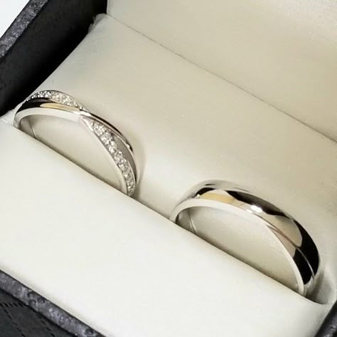 His and hers wedding bands, wedding band set, wedding ring set, couple rings made in solid 14k white gold, yellow gold, or rose gold Infinity bands with a twist that has a simple and sleek timeless design. Here is the link to the mens band sold separately: https://www.etsy.com/listing/713724638/mens-wedding-band-made-in-your-choice-of?ref=shop_home_active_1&frs=1 Here is the link to the womens band sold separately: https://www.etsy.com/listing/727583683/womens-wedding-band-wedding-ring-in?re Ring Set Couple, His And Hers Wedding Bands, Wedding Rings Sets His And Hers, Couple Ring Design, Set Couple, Couples Wedding Bands, Engagement Rings Couple, Infinity Ring Wedding, Matching Wedding Rings