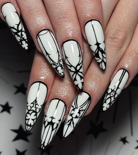 Cuticle Butter, Ongles Goth, Medium Stiletto, Witchy Nails, Gothic Nails, Nagel Tips, Goth Nails, Manicure Diy, Black Liner