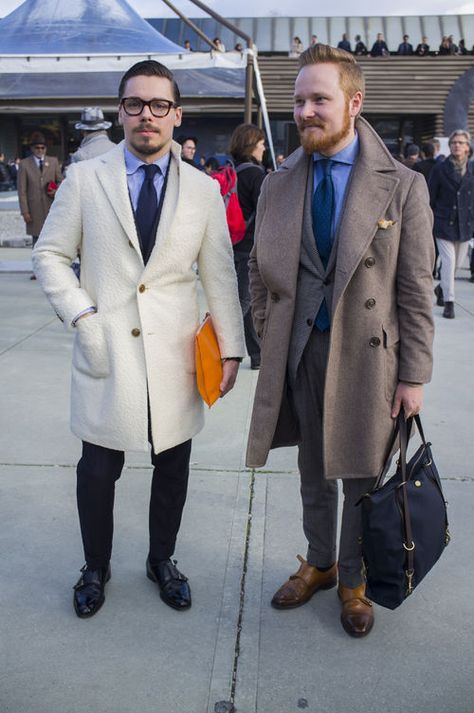 Pitti Uomo 89 Day 1 Winter Wear For Men, Modern Mens Fashion, Cool Outfits For Men, Vintage Coat, Suit Fashion, Gentleman Style, Winter Wear, Modern Man, Double Breasted Suit Jacket