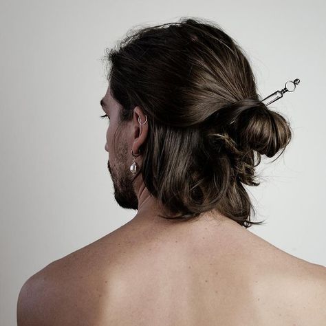 Long Hair Back Pose, Man Long Hair Aesthetic, Long Hair Men Aesthetic, Long Hair Man Style, Mid Long Hair, Macabre Gadgets, Men's Back, Gents Hair Style, Men's Long Hairstyles