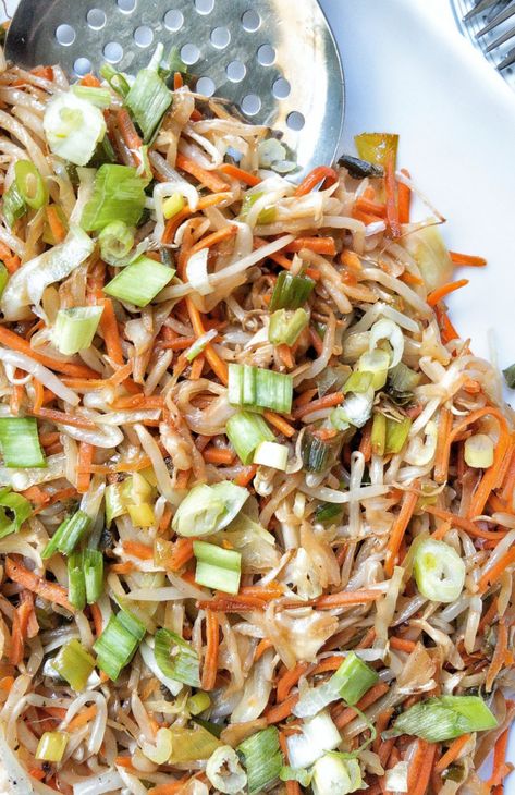 Quick and easy 10-minute Mung Bean Sprout Stir-fry! Cooked with a splash of umami soy sauce, fresh vegetables, all tossed in a touch of oil. A refreshing, crunchy, and flavorful side dish that takes just minutes to make. Ways To Eat Sprouts, Sprouted Beans Recipes, Vegan Bean Sprout Recipes, Sprouted Mung Bean Recipes, Bean Sprouts Benefits, Vegan Fried Rice Recipe, Stir Fry Bean Sprouts, Stir Fry Beans, Bean Sprout Recipes