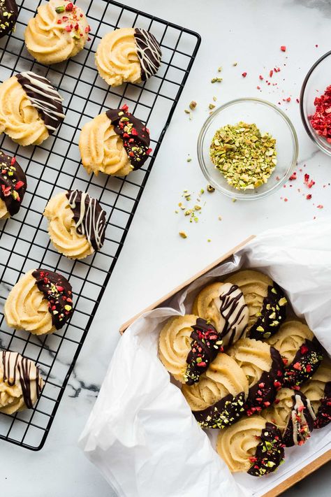 Vegan Butter Cookies, Cute Cookie Recipes, Cookie Slice, Vegan Molasses Cookies, Vegan Christmas Cookies Recipes, Butter Cookies Christmas, Vegan Holiday Cookies, Vegan Christmas Cookies, Vegan Pastries