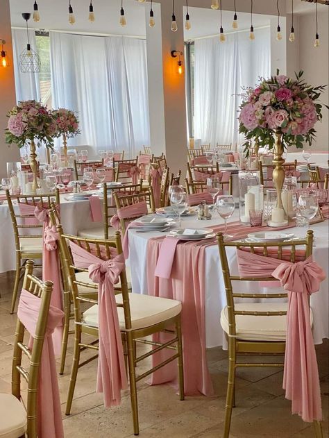 Quince Decorations Ideas Pink, Pink Quince Table Decorations, Pink Quince Venue Ideas, Pink And White Quince, Pink Enchanted Forest Quinceanera, Pink Quince Decor, Pink Quince Centerpieces, Baby Pink Quinceanera Theme, Pink Quince Decorations