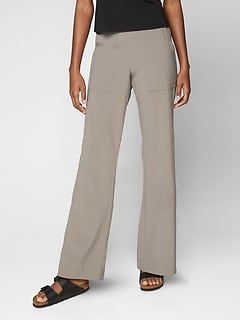 Confident Women, Two Fingers, Travel Wardrobe, Fitness Studio, Wide Leg Pant, Athleta Pants, Fitness Lifestyle, Lifestyle Brand, Work Outfit