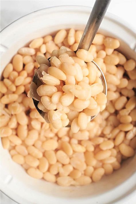 How to cook great northern beans from dry on the stove, Instant Pot or slow cooker is here. Dry beans to tender is easier than you think! Instant Pot Northern Beans, Recipe For Great Northern Beans, Ham Hocks And Beans, Dry Beans Recipe, Taco Side Dishes, Beans In Crockpot, White Bean Recipes, Cooking Dried Beans, Sides Recipes