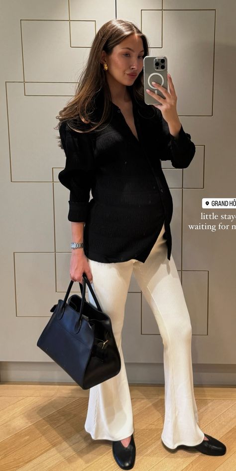 Pregnant Lawyer Outfits, Rosie Huntington Pregnant Style, Office Outfits For Pregnant Women, Chic Fall Maternity Outfits, Pregnant Interview Outfit, Leia Sfez Pregnant Style, Rosie Huntington Whiteley Pregnant Style, Pregnant Formal Outfit, Maternity Corporate Wear