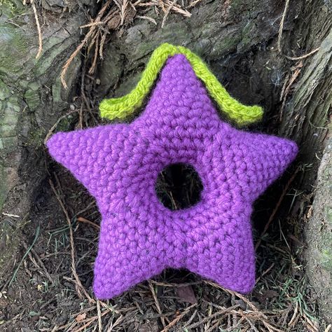 Free Stardew Valley crochet pattern – Written & video – Stardrop – Crochet Tor Stardew Valley Crochet Pattern, Stardew Valley Stardrop, Stardew Valley Crochet, Fandom Crochet, 4mm Crochet Hook, Tapestry Crochet Patterns, Crochet Design Pattern, Stitch Crochet, Crochet Fashion Patterns