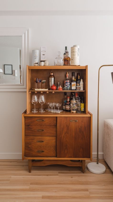 mid century bar cabinet Modern Bar Cabinet, Mid Century Modern Bar, Home Bar Cabinet, Diy Home Bar, Drink Bar, Mid Century Bar, Modern Bar, Bar Ideas, Apartment Inspiration