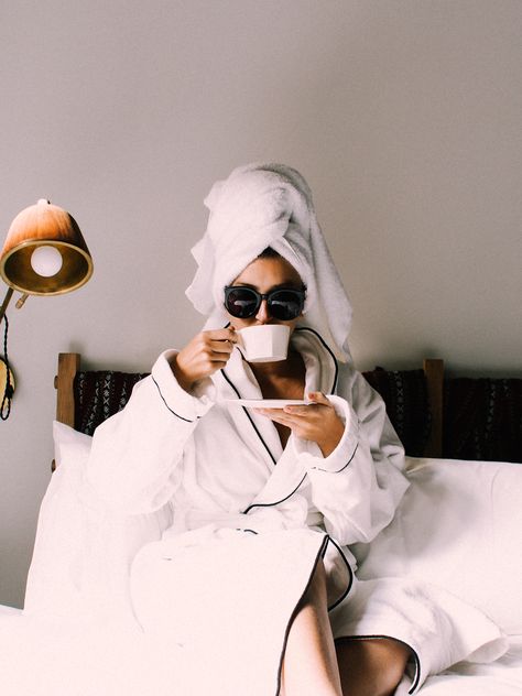 Taking advantage of no plans and hotel robes in New York | A Fabulous Fete Morning In New York, Beauty Dish, Shotting Photo, Glam Photoshoot, Taking Advantage, Trik Fotografi, Shooting Photo, Instagram Photo Inspiration, Branding Photoshoot