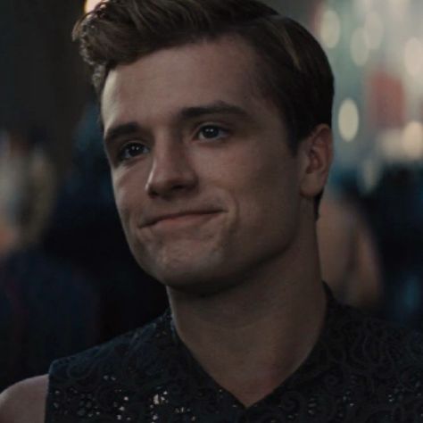 Peeta Mellark Hot Photos, Peeta Mellark Smiling, Peter From Hunger Games, Peeta Mellark Pfp, Peeta Mellark Icons, Petta Malark, Peeta Bread, Josh Hutcherson Pfp, Sean Anderson