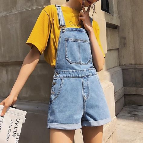 Suspenders Women Outfits, Overalls Shorts Outfit, Jeans Refashion, Jeans Outfit For Work, Jeans And T Shirt Outfit, Street Style Outfits Casual, Jumpsuit Shorts, Overalls Fashion, Streetwear Girl