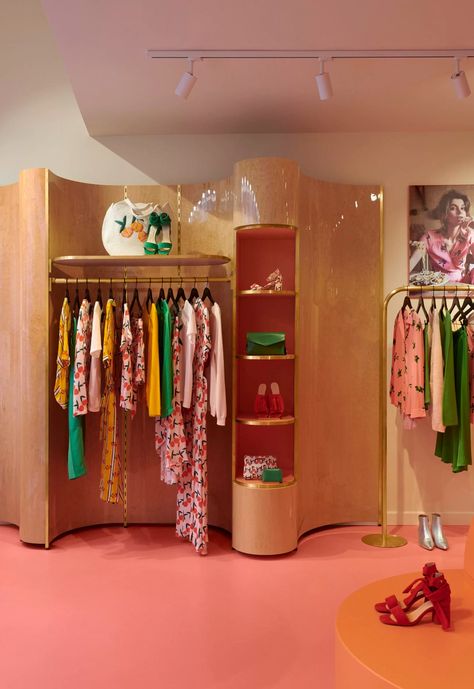 S–P–A–C–E Projects Closet Interior, Clothing Store Interior, Sculptural Furniture, Retro Interior Design, Store Layout, Retro Interior, Boutique Interior, Retail Interior, Pink Interior