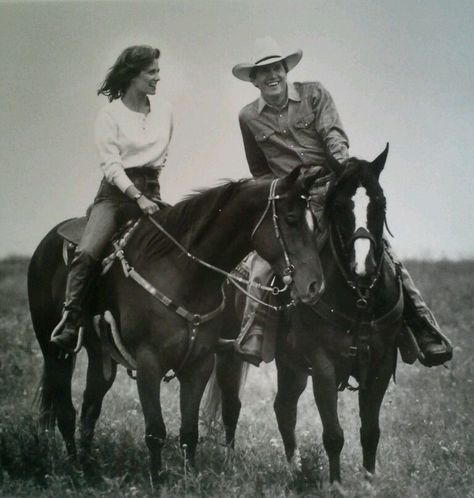 George Strait & Isabel Glasser riding on the horse in the movie, "Pure Country". Pure Country Movie, George Strait Pure Country, King George Strait, Gene Autry, Pure Country, Trick Riding, Maureen O'hara, Real Cowboys, Headshot Photos