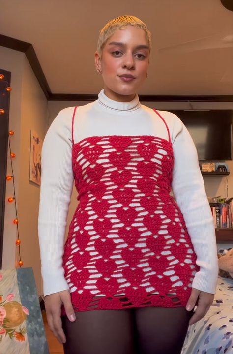 @rey.de.sol on tik tok Celebrity Crochet Outfits, Fall Crochet Projects Clothes, Crochet Red Dress, Crochet Heart Dress, Crochet Festival Outfit Pattern, Crochet Plus Size Top, Red Yarn Crochet Projects, Club Outfit Black Women, Crochet Dress Ideas